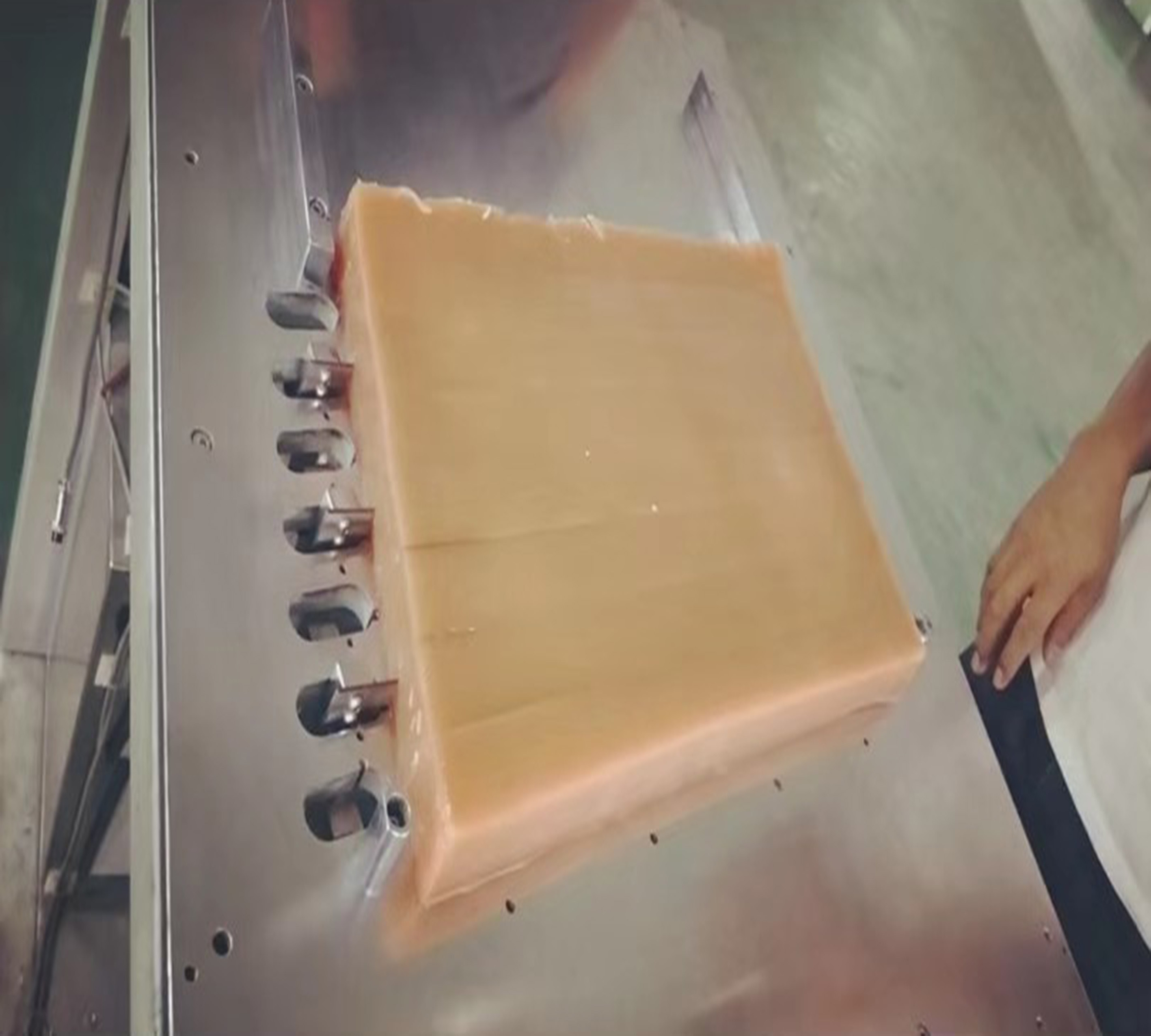 半自動切糕機